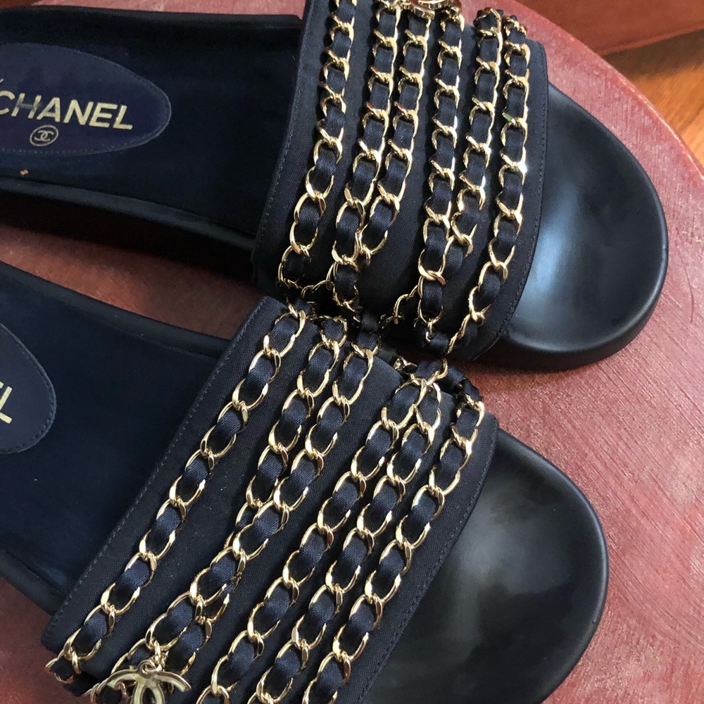 Authentic Chanel chain slides - Picture 3 of 7